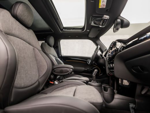 Mini Cooper 1.5 Cooper Camden Sport Automaat (PANORAMADAK, VIRTUAL COCKPIT, DEALER ONDERHOUDEN, APPLE CARPLAY... ActivLease financial lease