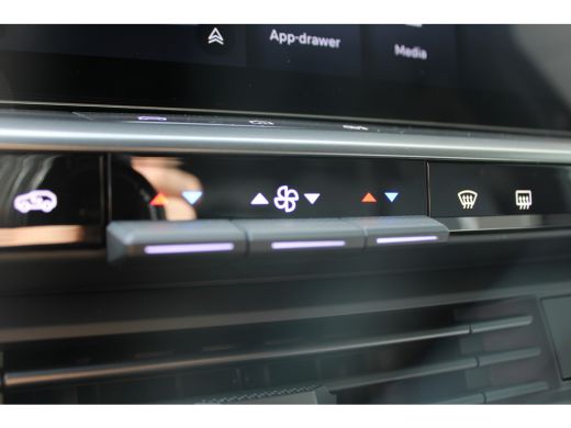 Opel Grandland GS | Draadloze telefoonlader (Inductie) | Elektronische klimaatregeling met twee zones | LED dagr... ActivLease financial lease