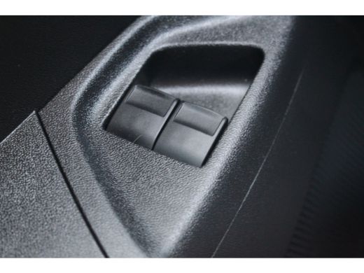 Peugeot 108 1.0 e-VTi Style | Bluetooth | Centrale Vergrendeling | Airco | LED | Getint Glas | | Bluetooth | ... ActivLease financial lease