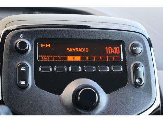 Peugeot 108 1.0 e-VTi Style | Bluetooth | Centrale Vergrendeling | Airco | LED | Getint Glas | | Bluetooth | ... ActivLease financial lease