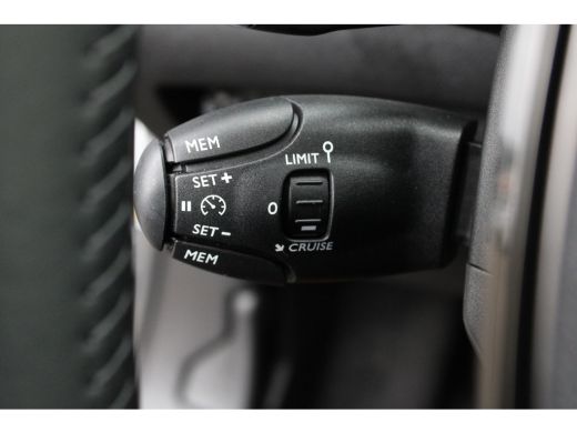 Peugeot 2008 1.2 Hybrid 136 Allure | Automaat | Navi by app | Apple carplay | Parkeersensoren | Mild Hybrid | ... ActivLease financial lease