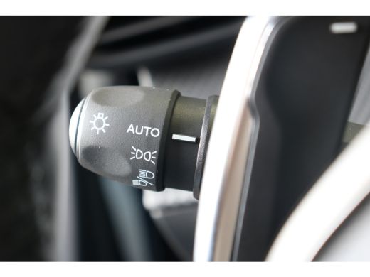 Peugeot 208 Allure | 16" Lichtmetalen velgen 'ELBORN' | Climate Control | Dashboard en deurpanelen in kunstst... ActivLease financial lease