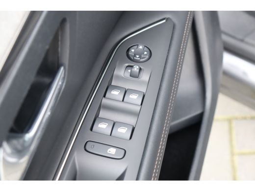Peugeot 3008 1.2 PURETECH 130PK GT PACK AUTOMAAT / NAVI / LEDER / CLIMA / PDC / 19" LMV / CAMERA / BLACK PACK ... ActivLease financial lease