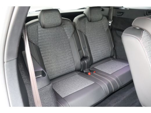 Peugeot 5008 1.2 HYBRID 145PK 7-ZITS ALLURE AUTOMAAT / NAVI / LEDER / CLIMA / FULL-LED / PDC / 19" LMV / CAMER... ActivLease financial lease