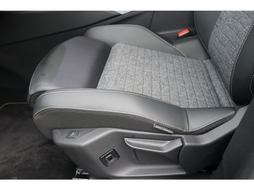 Peugeot 5008 1.2 HYBRID 145PK 7-ZITS ALLURE AUTOMAAT / NAVI / LEDER / CLIMA / FULL-LED / PDC / 19" LMV / CAMER... ActivLease financial lease