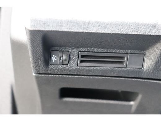 Peugeot 5008 1.2 HYBRID 145PK 7-ZITS ALLURE AUTOMAAT / NAVI / LEDER / CLIMA / FULL-LED / PDC / 19" LMV / CAMER... ActivLease financial lease