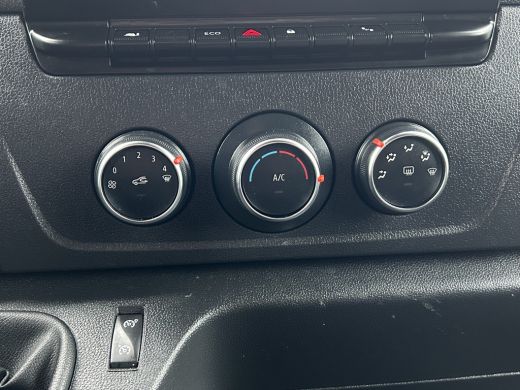 Renault Master T35 2.3 dCi 136 PK / L2H2 / 37.618 KM !! / 1e EIG. / IMPERIAAL / AIRCO / CRUISE / NAVI / CAMERA /... ActivLease financial lease