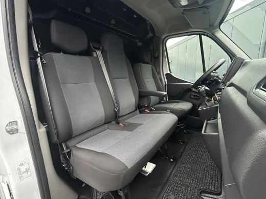 Renault Master T35 2.3 dCi 136 PK / L2H2 / 37.618 KM !! / 1e EIG. / IMPERIAAL / AIRCO / CRUISE / NAVI / CAMERA /... ActivLease financial lease