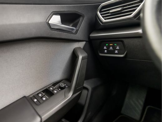 Seat Leon 1.5 TSI Sport 150Pk (VIRTUAL COCKPIT, APPLE CARPLAY, GROOT NAVI, TREKHAAK, CAMERA, SPORTSTOELEN, ... ActivLease financial lease