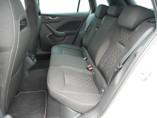 Skoda Kamiq 1.0 TSI 115pk Sport Business Navi via app Wegkl. trekhaak Stoelverwarming Clima 65 ActivLease financial lease