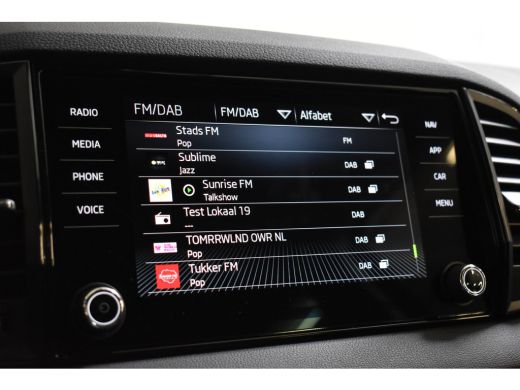 Skoda Karoq 1.5 TSI ACT 150PK DSG ELEGANCE VIRTUAL/CAMERA/CARPLAY ActivLease financial lease