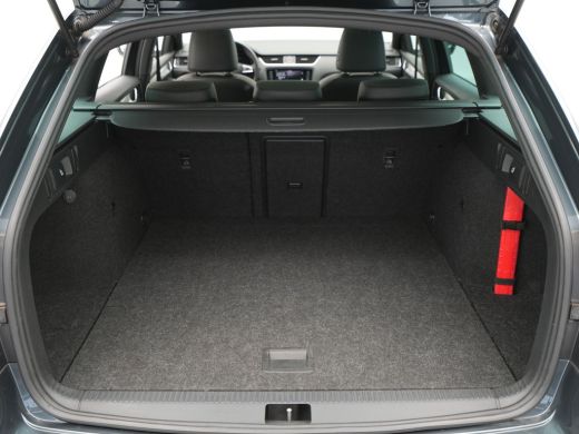 Skoda Octavia Combi 1.5 TSI 150pk DSG Greentech Business Edition Panorama Trekhaak Stoelverwarming Carplay 189 ActivLease financial lease