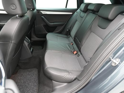 Skoda Octavia Combi 1.5 TSI 150pk DSG Greentech Business Edition Panorama Trekhaak Stoelverwarming Carplay 189 ActivLease financial lease