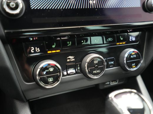 Skoda Octavia Combi 1.5 TSI 150pk DSG Greentech Business Edition Panorama Trekhaak Stoelverwarming Carplay 189 ActivLease financial lease