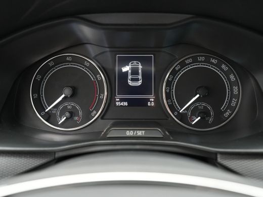 Skoda Scala 1.0 TSI 110pk DSG Ambition Navigatie Pdc Led Carplay 335 ActivLease financial lease