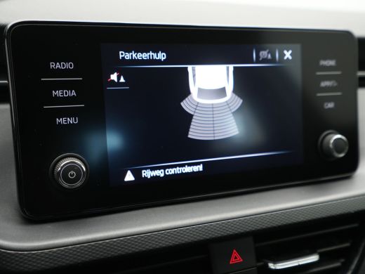 Skoda Scala 1.0 TSI 110pk DSG Ambition Navigatie Pdc Led Carplay 335 ActivLease financial lease