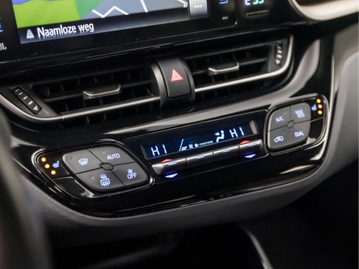 Toyota C-HR 1.8 Hybrid Sport Automaat (NAVIGATIE, LEDER, CAMERA, KEYLESS, STOELVERWARMING, ZWART HEMEL, SPORT... ActivLease financial lease