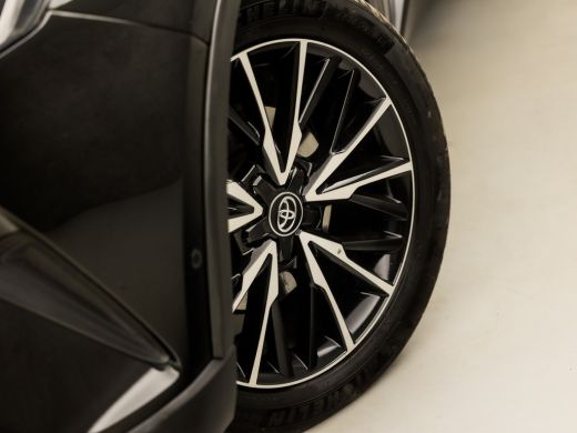 Toyota C-HR 1.8 Hybrid Sport Automaat (NAVIGATIE, LEDER, CAMERA, KEYLESS, STOELVERWARMING, ZWART HEMEL, SPORT... ActivLease financial lease