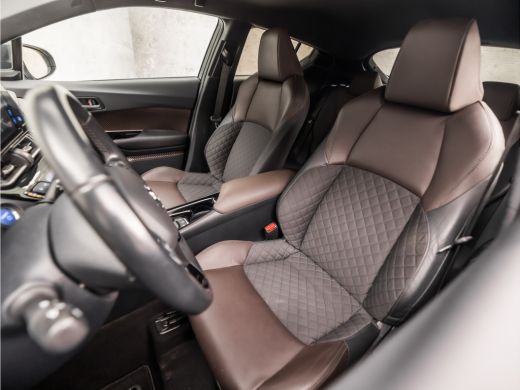 Toyota C-HR 1.8 Hybrid Sport Automaat (NAVIGATIE, LEDER, CAMERA, KEYLESS, STOELVERWARMING, ZWART HEMEL, SPORT... ActivLease financial lease