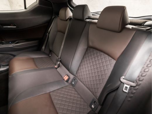 Toyota C-HR 1.8 Hybrid Sport Automaat (NAVIGATIE, LEDER, CAMERA, KEYLESS, STOELVERWARMING, ZWART HEMEL, SPORT... ActivLease financial lease