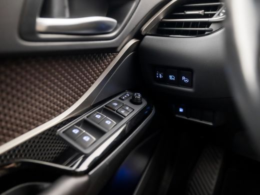 Toyota C-HR 1.8 Hybrid Sport Automaat (NAVIGATIE, LEDER, CAMERA, KEYLESS, STOELVERWARMING, ZWART HEMEL, SPORT... ActivLease financial lease