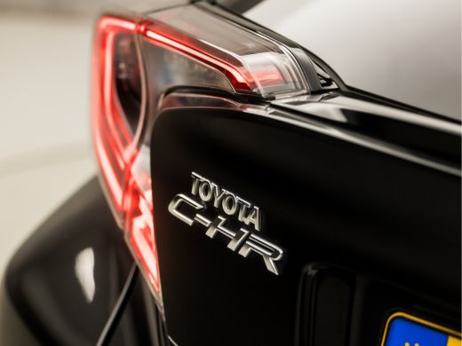 Toyota C-HR 1.8 Hybrid Sport Automaat (NAVIGATIE, LEDER, CAMERA, KEYLESS, STOELVERWARMING, ZWART HEMEL, SPORT... ActivLease financial lease