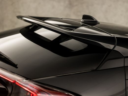 Toyota C-HR 1.8 Hybrid Sport Automaat (NAVIGATIE, LEDER, CAMERA, KEYLESS, STOELVERWARMING, ZWART HEMEL, SPORT... ActivLease financial lease