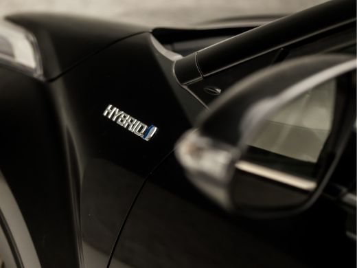 Toyota C-HR 1.8 Hybrid Sport Automaat (NAVIGATIE, LEDER, CAMERA, KEYLESS, STOELVERWARMING, ZWART HEMEL, SPORT... ActivLease financial lease