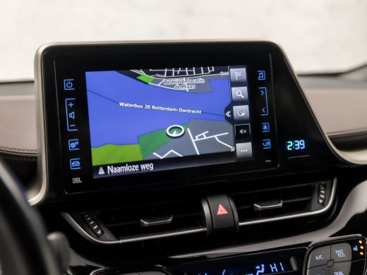 Toyota C-HR 1.8 Hybrid Sport Automaat (NAVIGATIE, LEDER, CAMERA, KEYLESS, STOELVERWARMING, ZWART HEMEL, SPORT... ActivLease financial lease