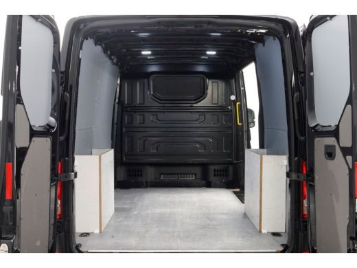 Volkswagen Crafter 35 2.0 TDI 177pk L3H2 (L2H1) DSG-Automaat LED/Navi/Trekhaak 3000kg 10-2021 ActivLease financial lease
