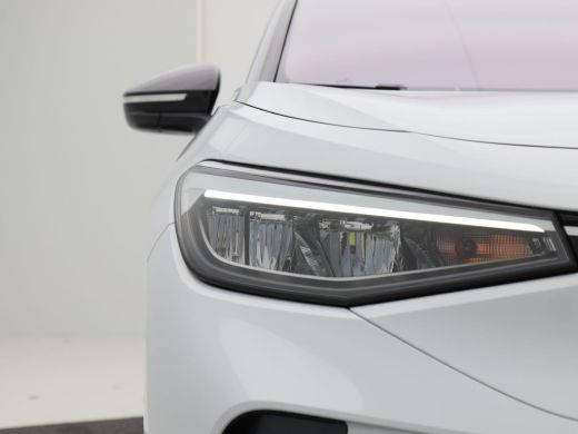Volkswagen ID.4 First 77 kWh 205 Pk | LED-verlichting | Leder/Alcantara | Adaptive Cruise | Camera | CarPlay | Zw... ActivLease financial lease