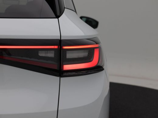 Volkswagen ID.4 First 77 kWh 205 Pk | LED-verlichting | Leder/Alcantara | Adaptive Cruise | Camera | CarPlay | Zw... ActivLease financial lease