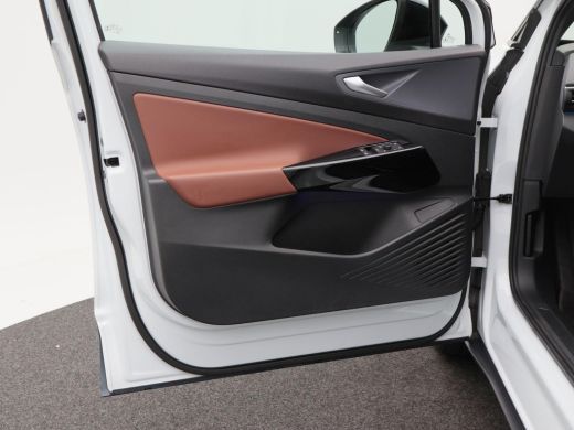 Volkswagen ID.4 First 77 kWh 205 Pk | LED-verlichting | Leder/Alcantara | Adaptive Cruise | Camera | CarPlay | Zw... ActivLease financial lease
