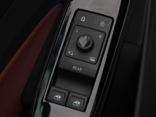 Volkswagen ID.4 First 77 kWh 205 Pk | LED-verlichting | Leder/Alcantara | Adaptive Cruise | Camera | CarPlay | Zw... ActivLease financial lease