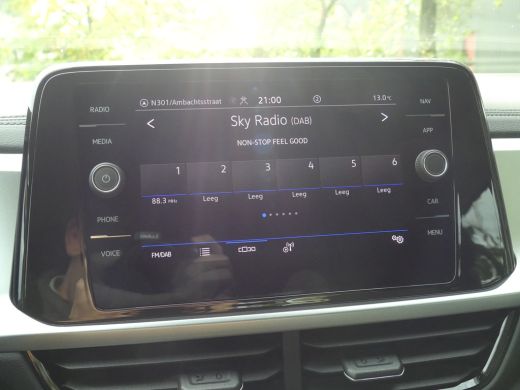 Volkswagen T-Roc 1.0 TSI 110PK Life | ADAPTIVE CRUISE | NAVI | APPLE CARPLAY/ANDROID AUTO | PARKEERSENSOREN V+A | ActivLease financial lease