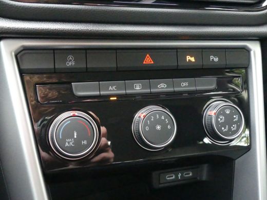 Volkswagen T-Roc 1.0 TSI 110PK Life | ADAPTIVE CRUISE | NAVI | APPLE CARPLAY/ANDROID AUTO | PARKEERSENSOREN V+A | ActivLease financial lease