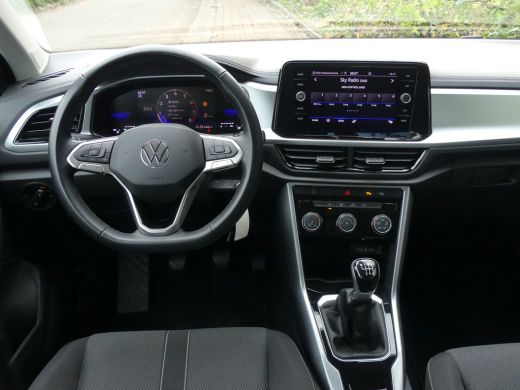 Volkswagen T-Roc 1.0 TSI 110PK Life | ADAPTIVE CRUISE | NAVI | APPLE CARPLAY/ANDROID AUTO | PARKEERSENSOREN V+A | ActivLease financial lease