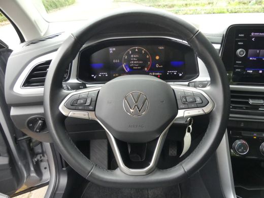 Volkswagen T-Roc 1.0 TSI 110PK Life | ADAPTIVE CRUISE | NAVI | APPLE CARPLAY/ANDROID AUTO | PARKEERSENSOREN V+A | ActivLease financial lease