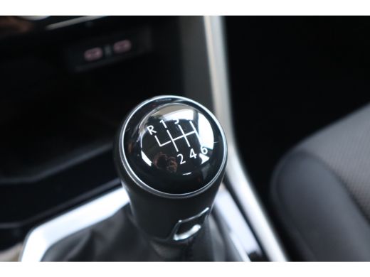 Volkswagen T-Roc 1.0 TSI Style 110PK | Cruise control adaptief | Hill hold functie | Parkeersensor voor en achter ActivLease financial lease