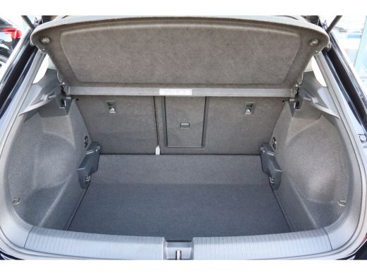 Volkswagen T-Roc 1.0 TSI Style 110PK | Cruise control adaptief | Hill hold functie | Parkeersensor voor en achter ActivLease financial lease