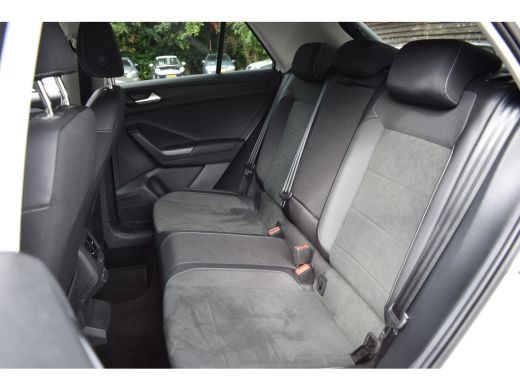 Volkswagen T-Roc 1.5 TSI DSG 150PK STYLE VIRTUAL/IQ-LIGHT/TREKHAAK ActivLease financial lease