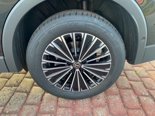 Volkswagen Tiguan 1.5 eHybrid Life Edition | Trekhaak | 18 inch | A.cam | ActivLease financial lease