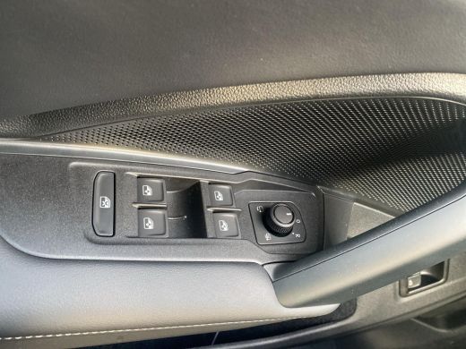 Volkswagen Tiguan 1.5 eHybrid Life Edition | Trekhaak | 18 inch | A.cam | ActivLease financial lease