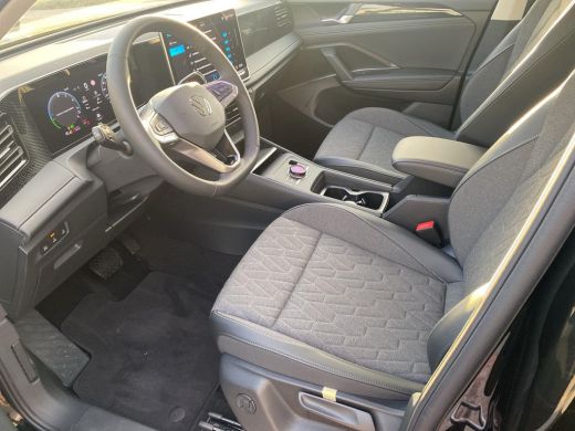 Volkswagen Tiguan 1.5 eHybrid Life Edition | Trekhaak | 18 inch | A.cam | ActivLease financial lease