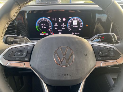 Volkswagen Tiguan 1.5 eHybrid Life Edition | Trekhaak | 18 inch | A.cam | ActivLease financial lease