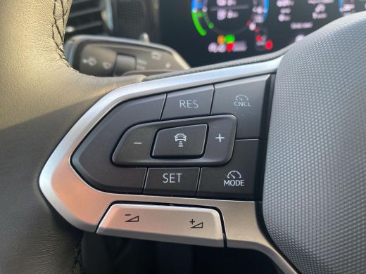 Volkswagen Tiguan 1.5 eHybrid Life Edition | Trekhaak | 18 inch | A.cam | ActivLease financial lease