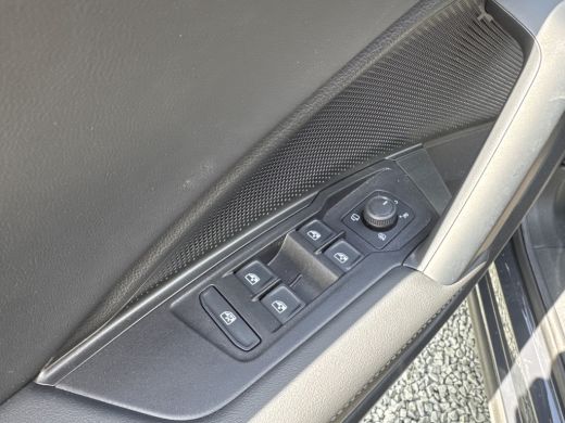 Volkswagen Tiguan 1.5 eTSI DSG LIFE EDITION TREKHAAK/NAVI/CAMERA/IQ-LIGHT ActivLease financial lease