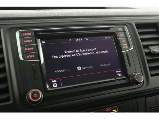 Volkswagen Transporter 2.0 TDI L2H1 | 140PK | DC | Airco | Cruise | Carplay | Trekhaak | Navi | Imperiaal | Parkeersens. ActivLease financial lease