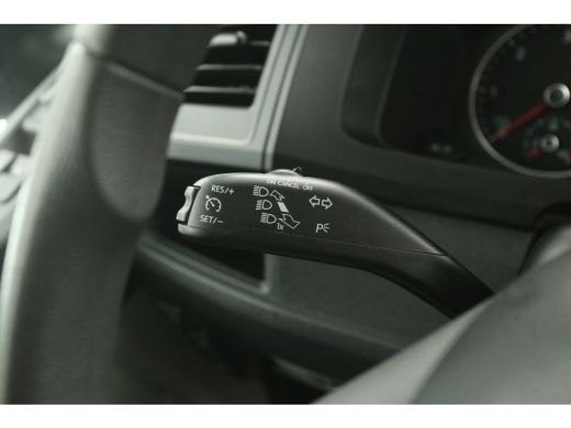 Volkswagen Transporter 2.0 TDI L2H1 | 140PK | DC | Airco | Cruise | Carplay | Trekhaak | Navi | Imperiaal | Parkeersens. ActivLease financial lease