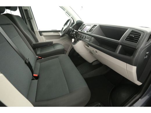 Volkswagen Transporter 2.0 TDI L2H1 | 140PK | DC | Airco | Cruise | Carplay | Trekhaak | Navi | Imperiaal | Parkeersens. ActivLease financial lease